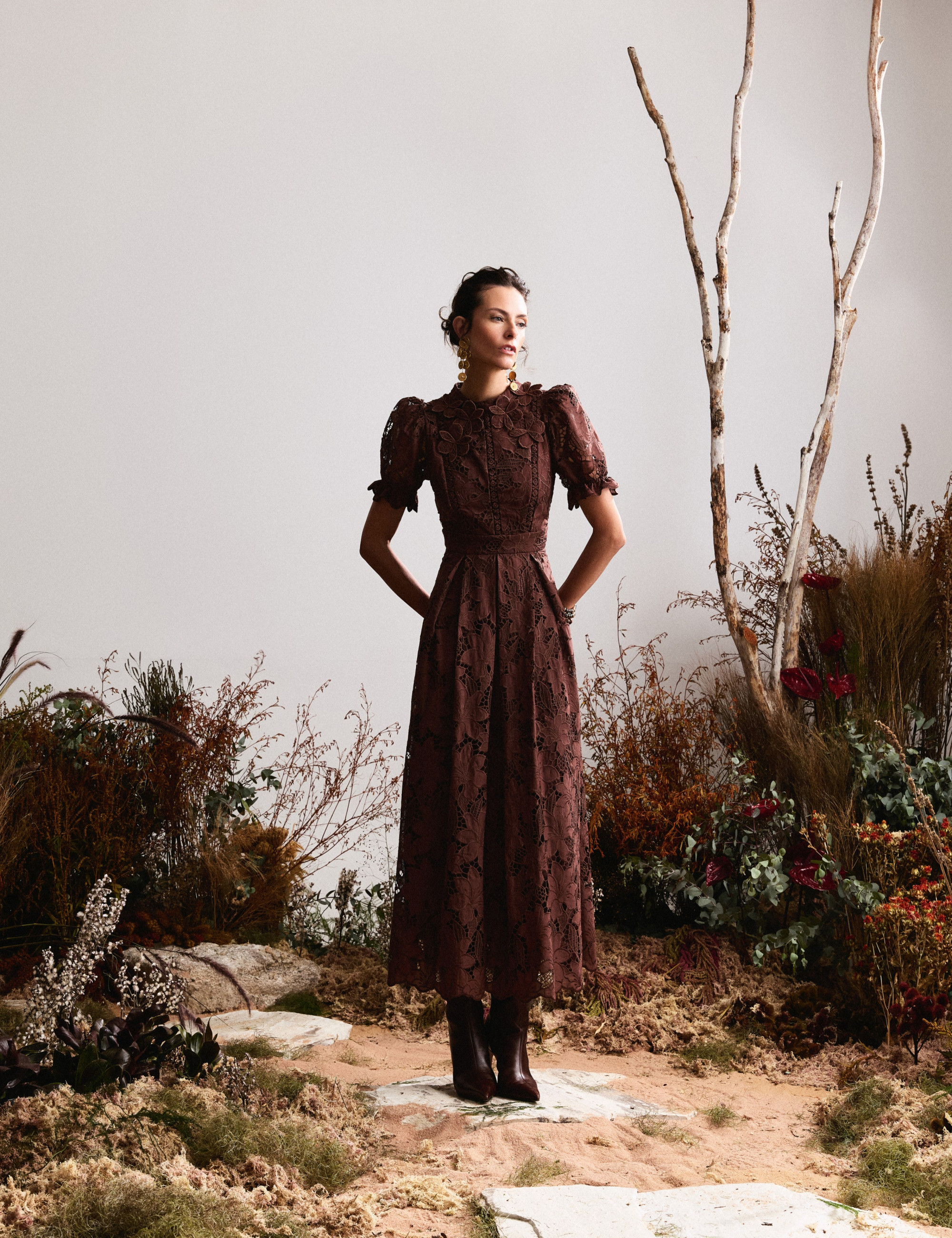 Vestido Richelieu Flor 3D Maggie Marrom
