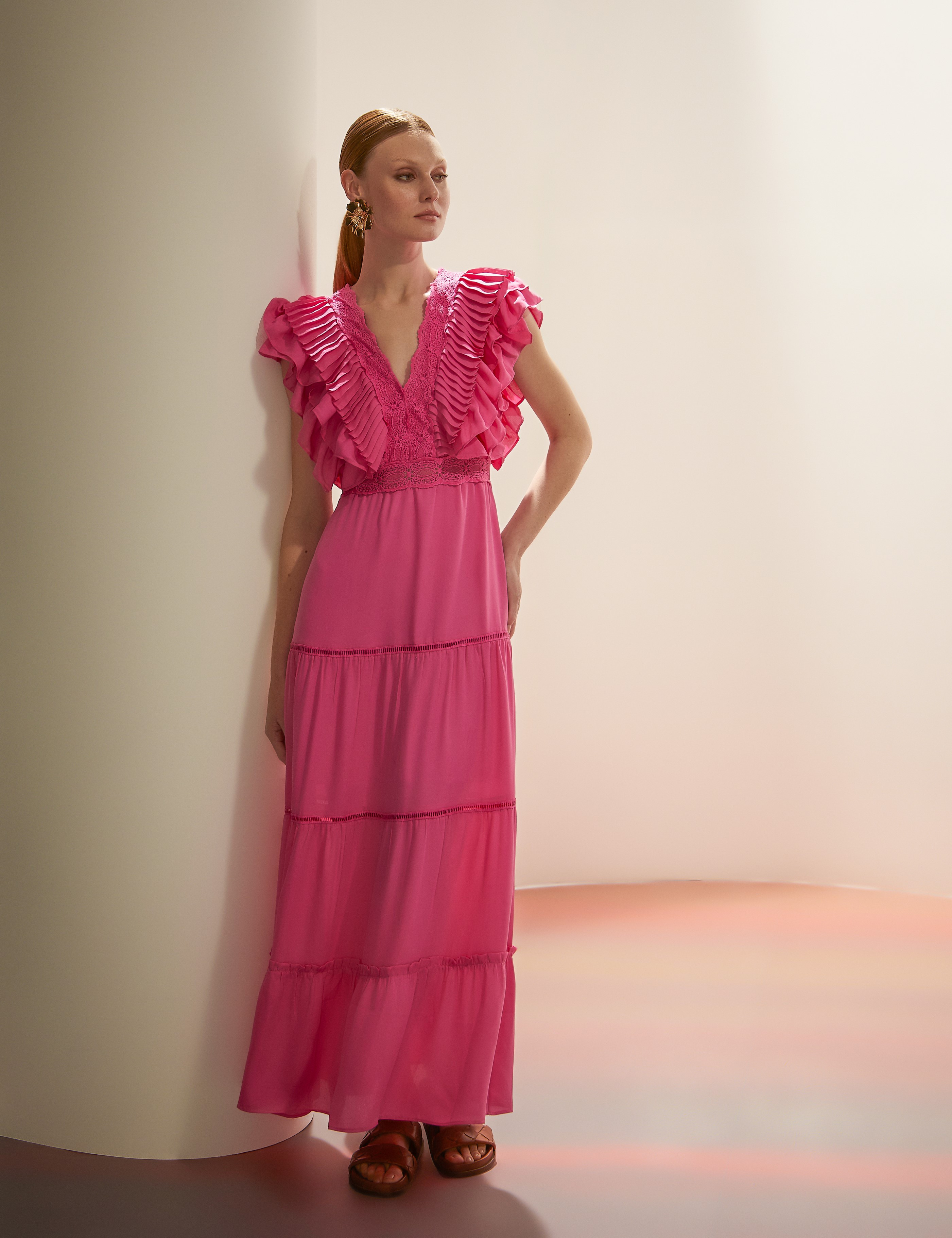 Vestido Com Paineis Plissados E Cores Solidas
